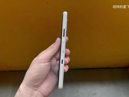 Идеальный смартфон? Китаец встроил iPhone в корпус Sony с клавиатурой BlackBerry