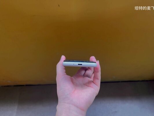 Идеальный смартфон? Китаец встроил iPhone в корпус Sony с клавиатурой BlackBerry