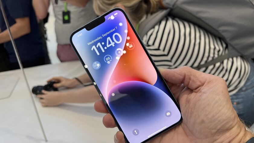Первые отзывы об iPhone 14: что думают журналисты после знакомства — Дисплей: старая «чёлка» никуда не делась. 1