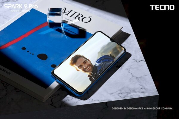BMW и Tecno представили смартфон Spark 9 Pro Sport Edition. Фанатам понравится