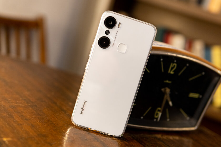 Цена зависит от расцветки, но это не самое необычное. Тестирую Infinix HOT 12 Pro — Внешний вид. 2