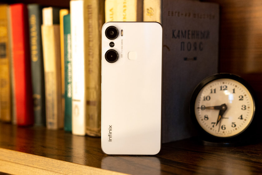 Цена зависит от расцветки, но это не самое необычное. Тестирую Infinix HOT 12 Pro