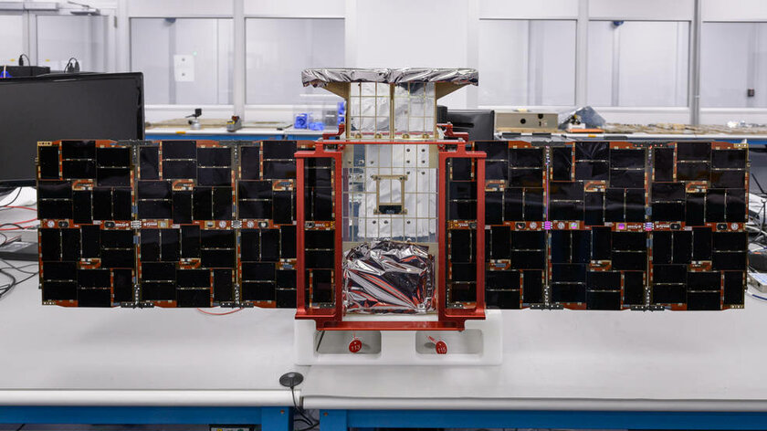 Кубик на 34 см от NASA достиг орбиты Луны. Зачем его отправляли