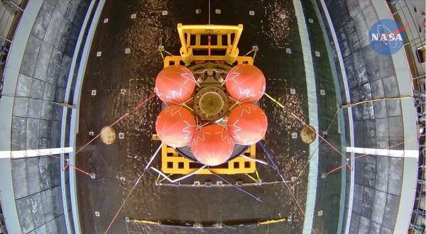 Корабль NASA Orion вернулся на Землю, облетев Луну. Следующая миссия с экипажем