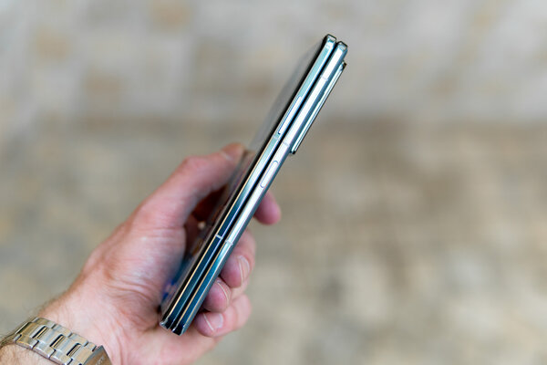 Насколько складной смартфон удобен в 2023 году? Знакомлюсь с HONOR Magic Vs