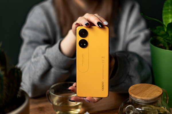 Странный, но хороший смартфон с микроскопом и кожей. Тестирую OPPO Reno8 T — Дизайн. 1
