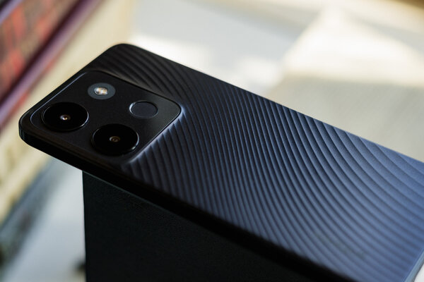 Обзор Infinix Smart 7: таким должен быть бюджетный смартфон? — Внешний вид и эргономика. 2