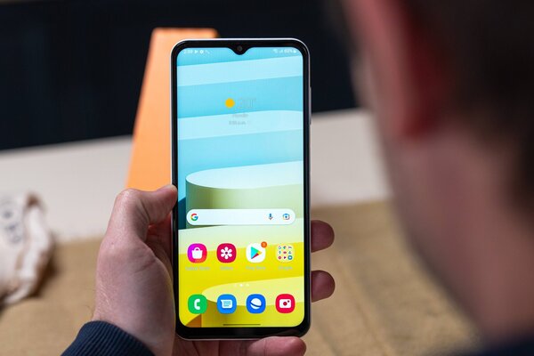 Рейтинг лучших смартфонов до 10 000 рублей: какой купить в июне 2023 — 3. Samsung Galaxy A13 (3/32 ГБ). 1