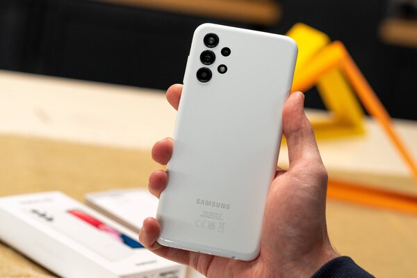 Рейтинг лучших смартфонов до 10 000 рублей: какой купить в июне 2023 — 3. Samsung Galaxy A13 (3/32 ГБ). 2