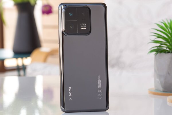 Рейтинг лучших флагманских смартфонов: какой купить в апреле 2023 — 2. Xiaomi 13 Pro. 1