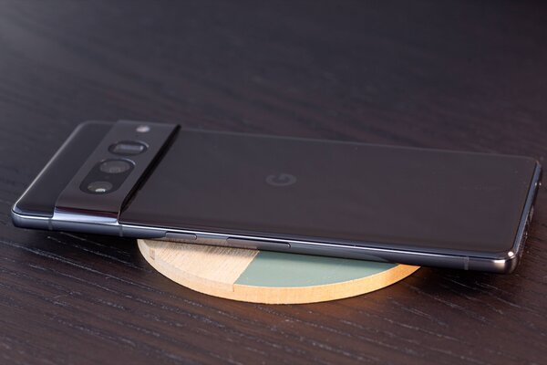 Рейтинг лучших флагманских смартфонов: какой купить в августе 2023 — 3. Google Pixel 7 Pro. 3
