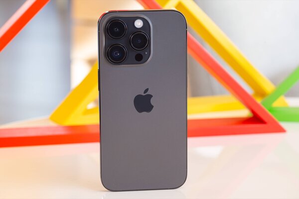 Рейтинг лучших флагманских смартфонов: какой купить в августе 2023 — 5. iPhone 14 Pro. 1