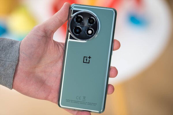 Рейтинг лучших флагманских смартфонов: какой купить в августе 2023 — 4. OnePlus 11. 1