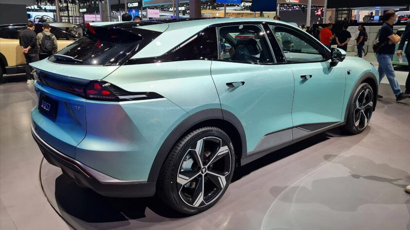 Представлен электрический кроссовер Changan S7: у него нет полноценной приборной панели