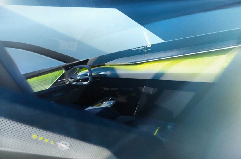 Компас, голосовые команды и сиденья-хамелеоны: Opel представил купе-кроссовер Experimental