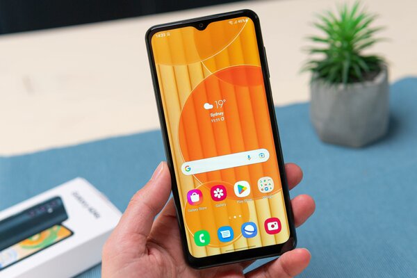 Рейтинг лучших смартфонов до 15 000 рублей: какой купить в сентябре 2023 — 5. Samsung Galaxy A04s (4/64 ГБ). 2