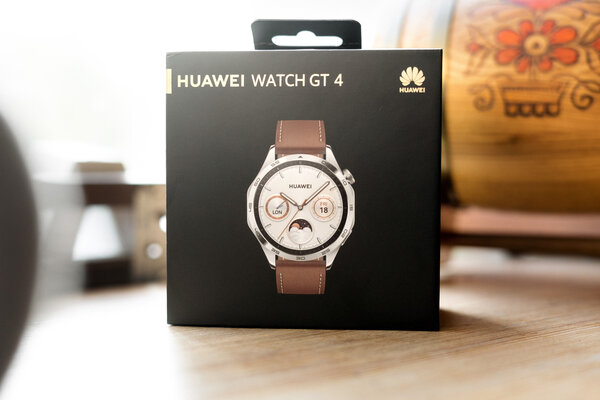 Удобные и живучие часы без компромиссов: обзор Huawei Watch GT 4 — Комплектация и упаковка. 1