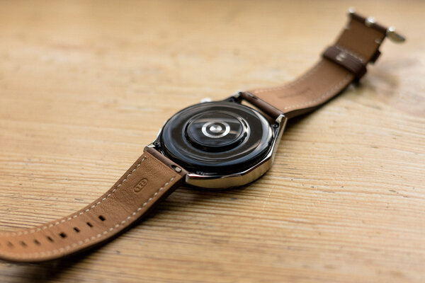 Удобные и живучие часы без компромиссов: обзор Huawei Watch GT 4 — Внешний вид и ремешок. 5