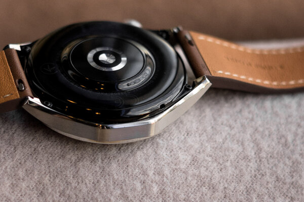 Удобные и живучие часы без компромиссов: обзор Huawei Watch GT 4 — Внешний вид и ремешок. 7
