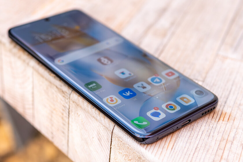 В хорошем смысле из старой школы. Опыт использования HONOR 90 — Дисплей. 2
