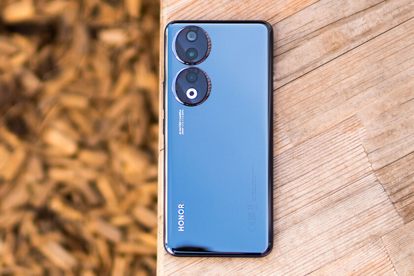 В хорошем смысле из старой школы. Опыт использования HONOR 90 — Внешний вид и эргономика. 1