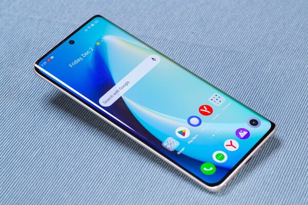 Рейтинг лучших смартфонов до 40 000 рублей: какой купить в октябре 2023 — 3. Realme 10 Pro+ (8/128 ГБ). 2