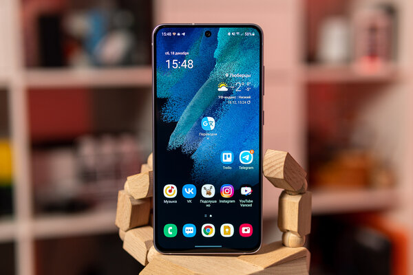 Рейтинг лучших смартфонов до 50 000 рублей: какой купить в октябре 2023 — 3. Samsung Galaxy S21 FE (8/128 ГБ). 2