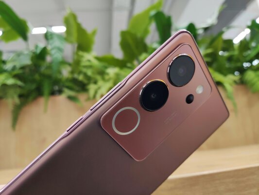 Мастер портретной фотографии с 12 ГБ ОЗУ и зарядкой 80 Вт: обзор Vivo 29 — Внешний вид и дисплей. 3