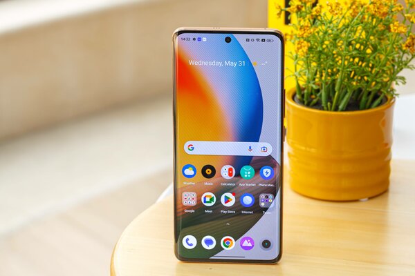 Рейтинг лучших смартфонов до 40 000 рублей: какой купить в декабре 2023 — 3. Realme 11 Pro+ (12/512 ГБ). 2