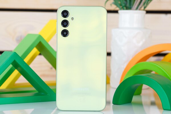 Рейтинг лучших смартфонов до 20 000 рублей: какой купить в декабре 2023 — 2. Samsung Galaxy A24 (6/128 ГБ). 1
