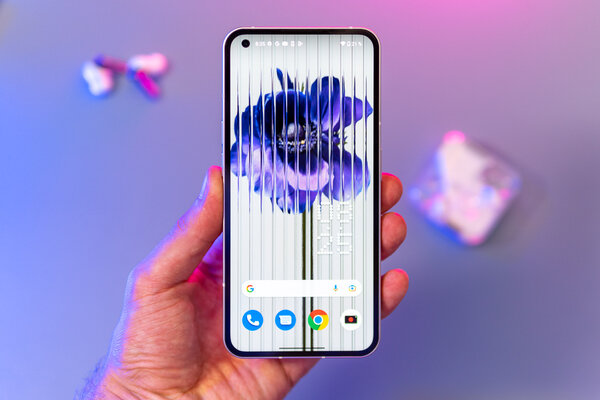 Рейтинг лучших смартфонов до 40 000 рублей: какой купить в мае 2024 — 5. Nothing Phone 1 (8/256 ГБ). 3
