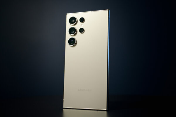 Рейтинг лучших смартфонов с хорошей камерой: какой купить в 2024 — 2. Samsung Galaxy S24 Ultra. 1