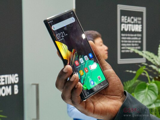 TECNO показала Phantom Ultimate: смартфон с выдвижным экраном