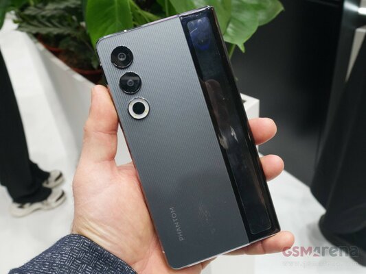 TECNO показала Phantom Ultimate: смартфон с выдвижным экраном