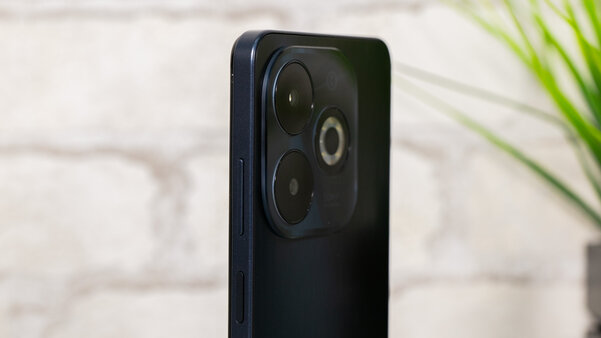 На что способен смартфон за 8 000 рублей: обзор Infinix Smart 8 Pro (тоже удивитесь) — Внешний вид и комплектация. 1