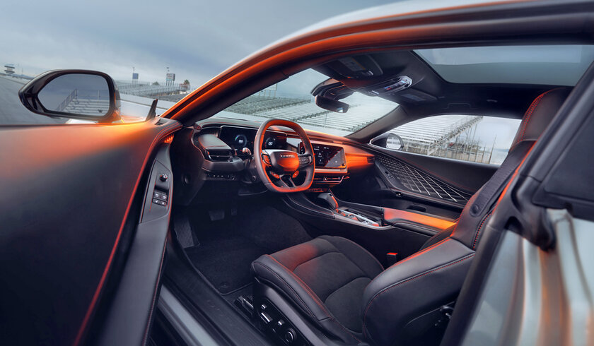 Dodge представила новый Charger: электрический, бензиновый и с необычным кузовом