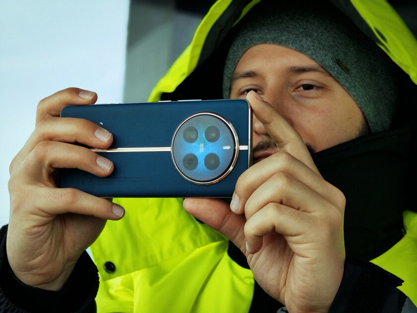 Приятный корпус, экран-водопад и достойная камера: первый взгляд на Realme 12 Pro+