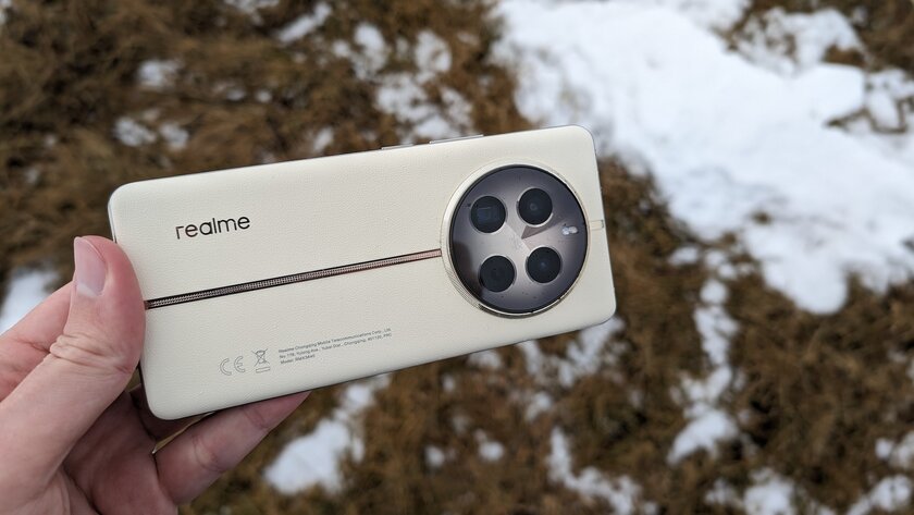 Приятный корпус, экран-водопад и достойная камера: первый взгляд на Realme 12 Pro+