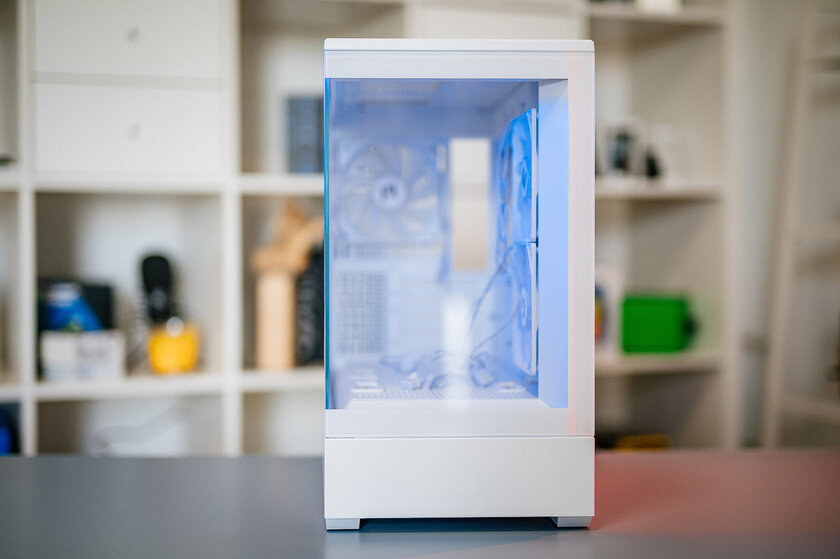 Обилие стекла, прочного металла и стиля: обзор полностью белого Zalman P30 White