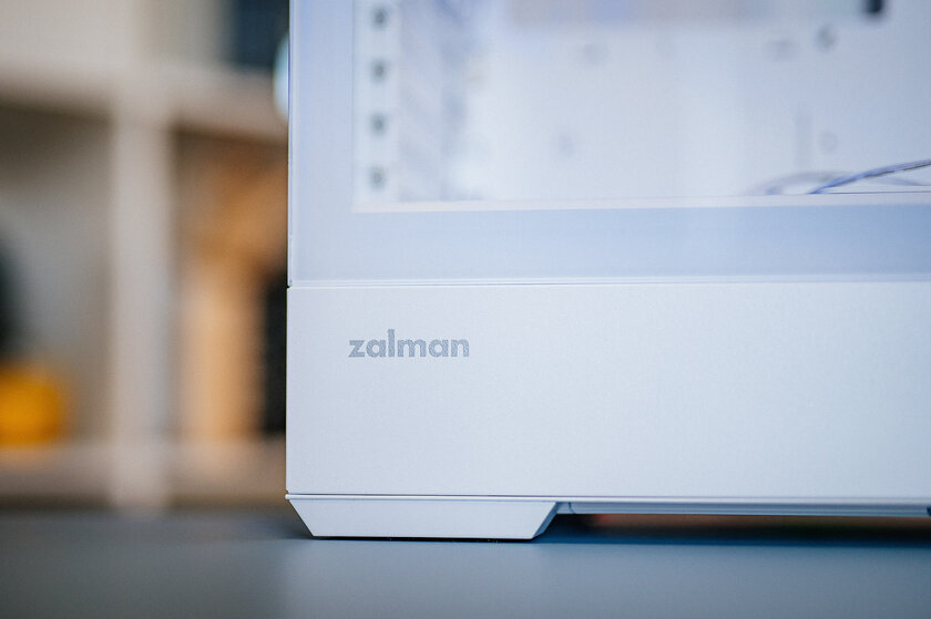 Обилие стекла, прочного металла и стиля: обзор полностью белого Zalman P30 White