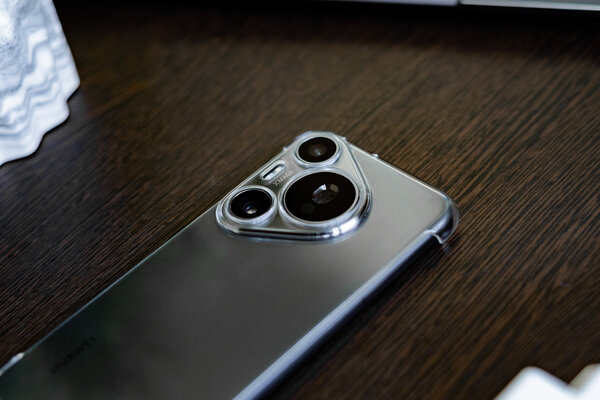 Обзор Huawei Pura 70 Pro: новая глава в истории фотофлагманов — Дизайн. 5