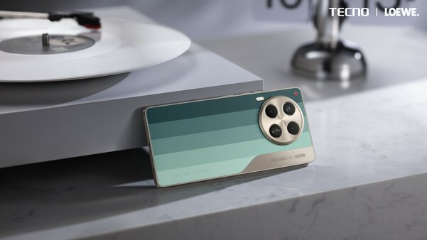 Эксклюзивная серия смартфонов Tecno Camon 30 Loewe поражает дизайном. У них задняя панель из кофейной гущи