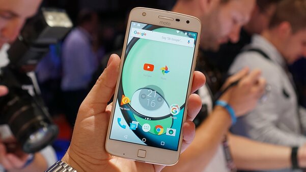 Мозг для ноутбука и непонятный квадратик: чем удивляли мобилки Motorola