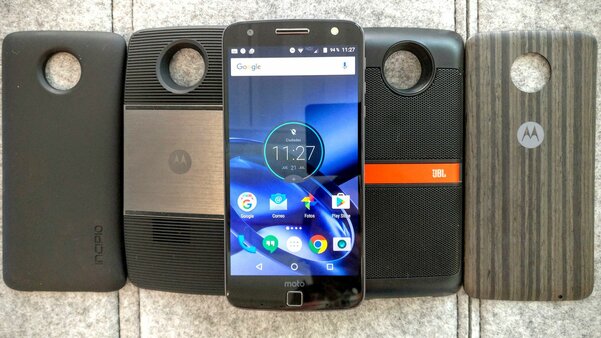 Мозг для ноутбука и непонятный квадратик: чем удивляли мобилки Motorola
