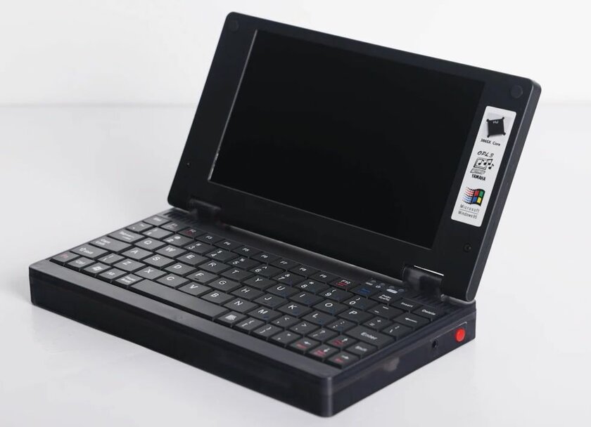 Так выглядит Pocket 386: портативный ПК с 7-дюймовым дисплеем под управлением MS-DOS или Windows 95