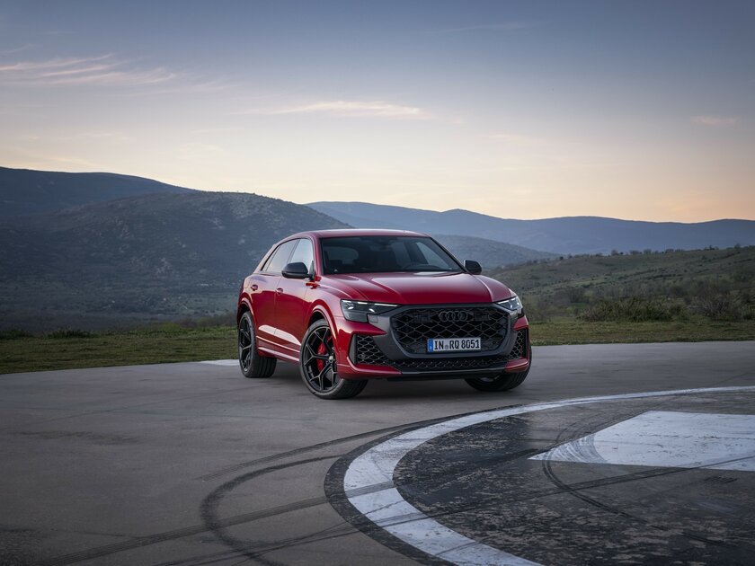Это точно кроссовер? Audi представила новый RS Q8 с разгоном до сотни за 3,6 секунды