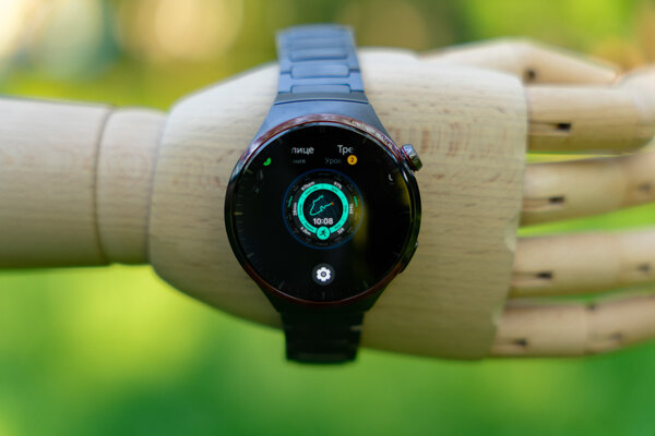 Титан делает лучше любые часы — смотрите сами. Обзор HUAWEI WATCH 4 Pro в космическом дизайне