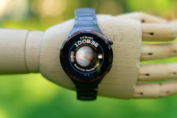 Титан делает лучше любые часы — смотрите сами. Обзор HUAWEI WATCH 4 Pro в космическом дизайне