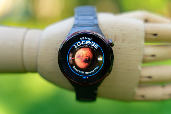 Титан делает лучше любые часы — смотрите сами. Обзор HUAWEI WATCH 4 Pro в космическом дизайне