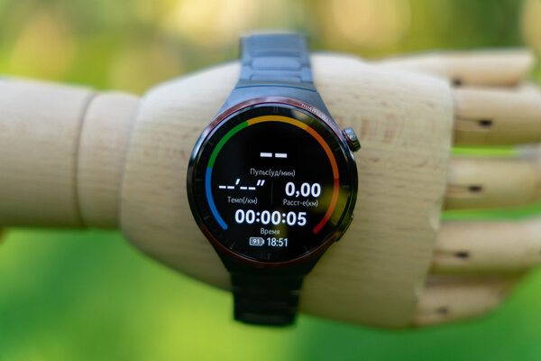 Титан делает лучше любые часы — смотрите сами. Обзор HUAWEI WATCH 4 Pro в космическом дизайне
